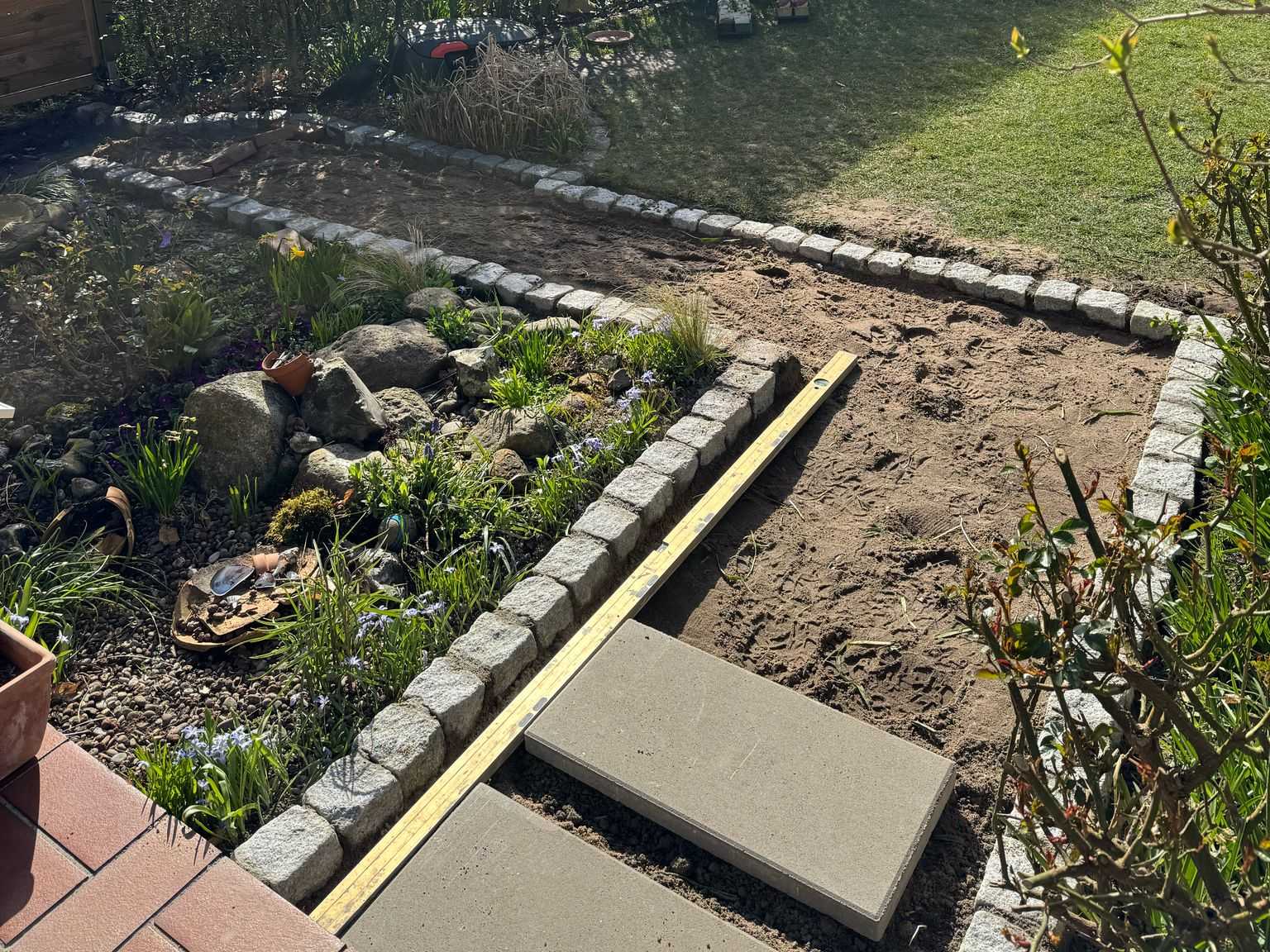 Pflasterarbeiten mit Graniteinfassung – A & F Galabau